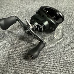 Shimano Curado mGL 151hg Brand New Fishing Reel. 