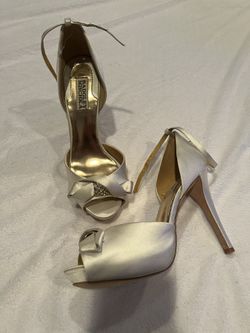 Badgley Mischka Wedding Satin Ivory Women’s Peep toe Heels 7.5