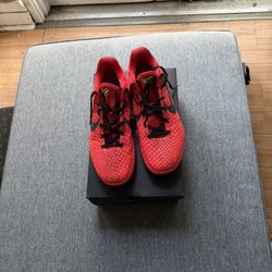 Kobe 6  Protro “reverse Grinch” 