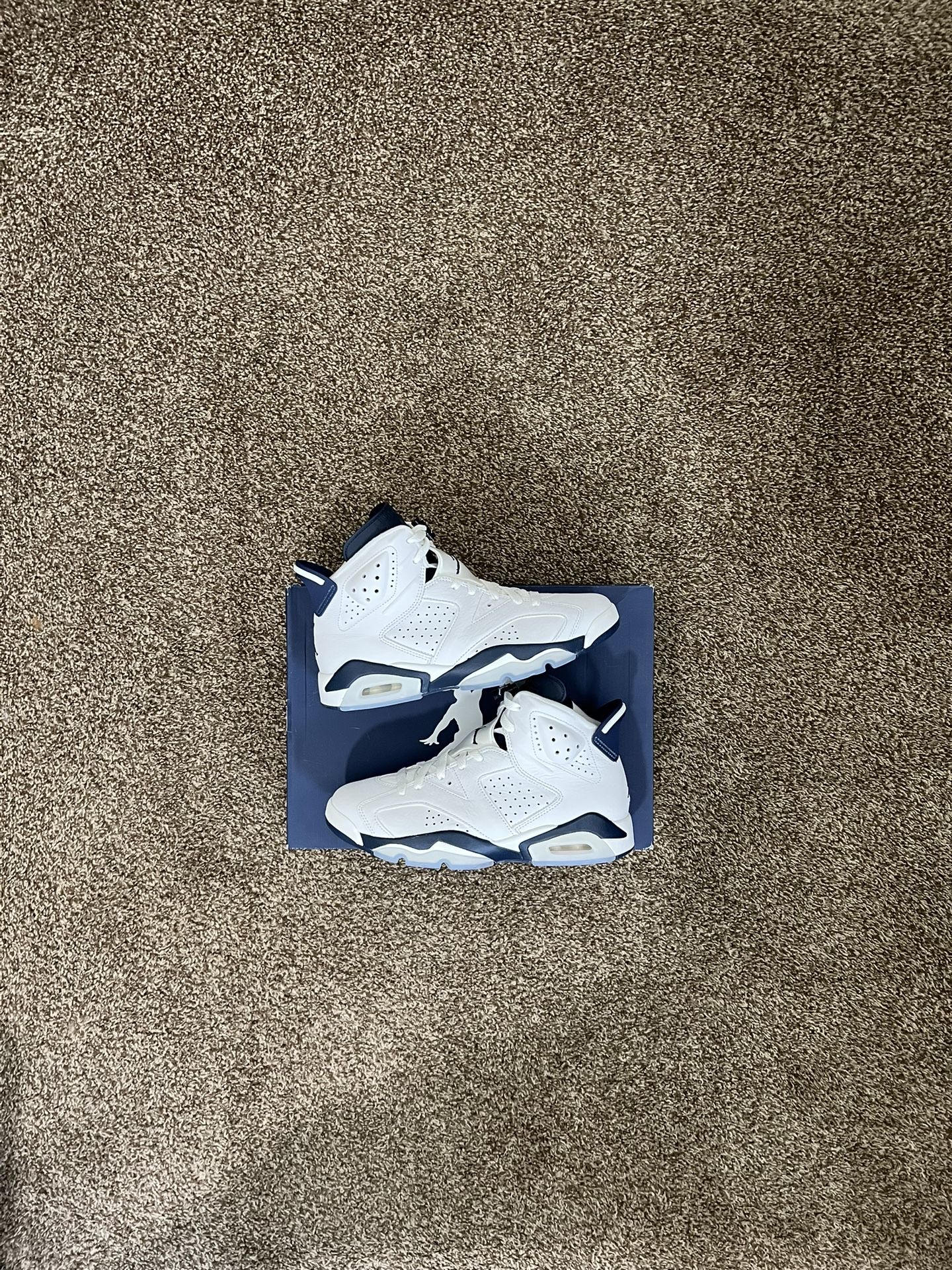 Jordan 6 Midnight Navy Size 8