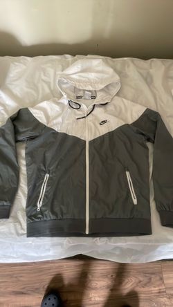 nike wind breaker