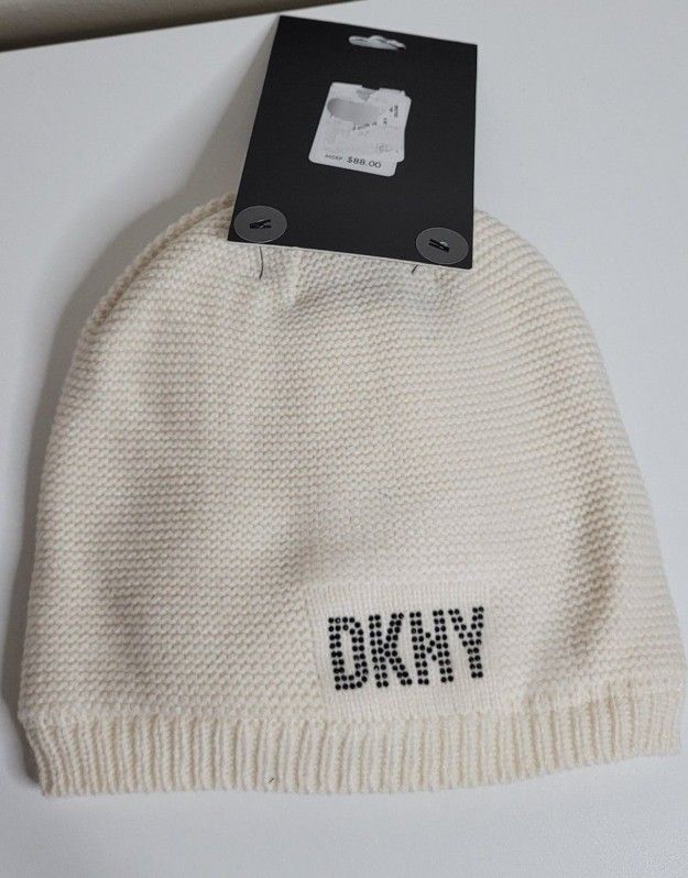 Brand new DKNY Ivory White Ribbed Cuffed Beanie Hat Logo With Gloves