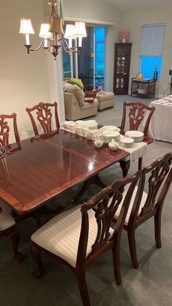 Beautiful Dining set w/ extensions-Need to sell TODAY