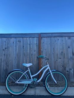 Huffy Cranbrook Women’s Cruiser Bicycle 24” wheels Comfort Bike