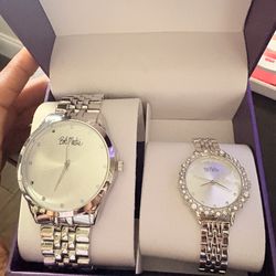 Bob Macie his/her watch set