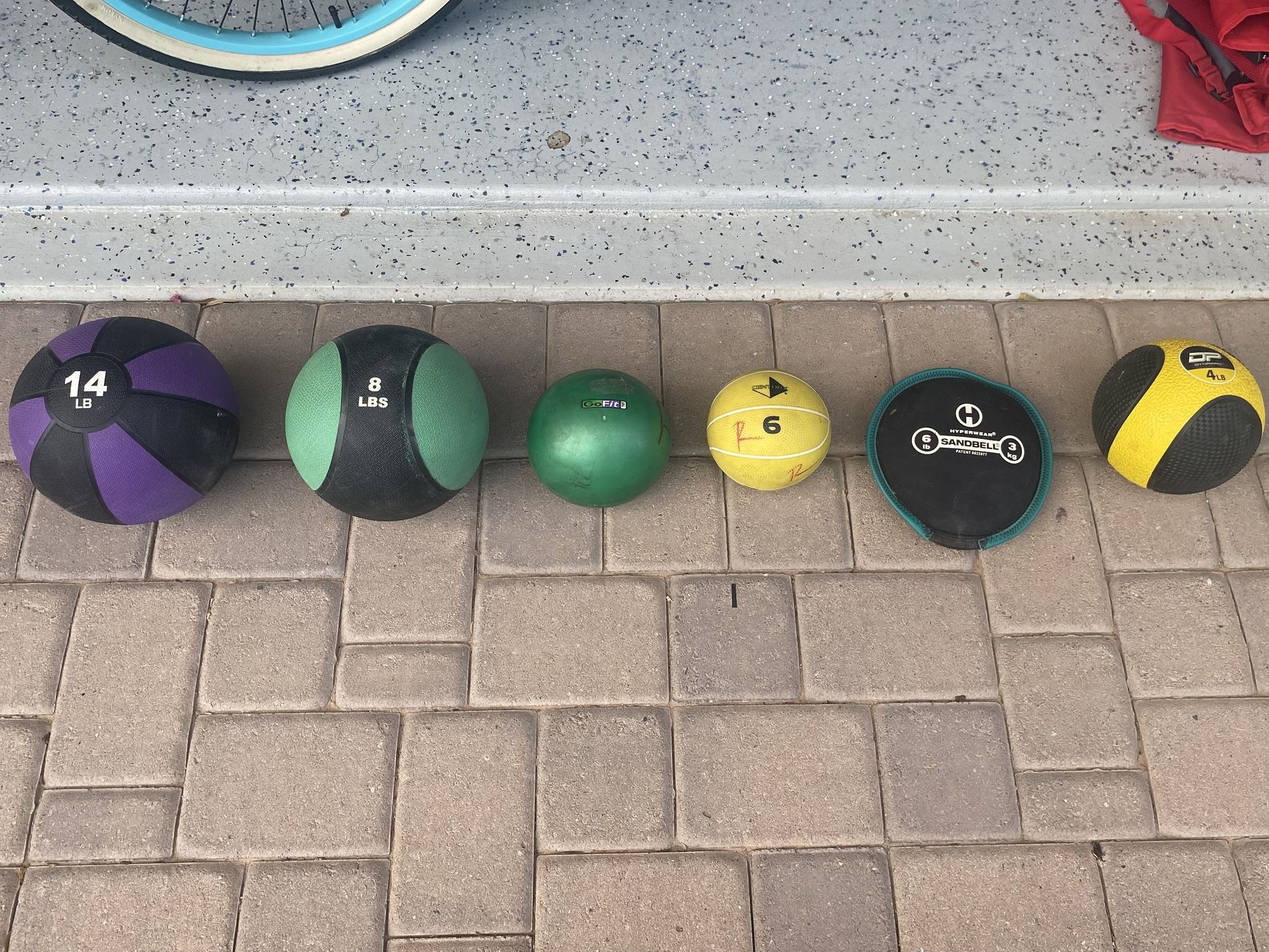 6 Medicine Workout Balls 