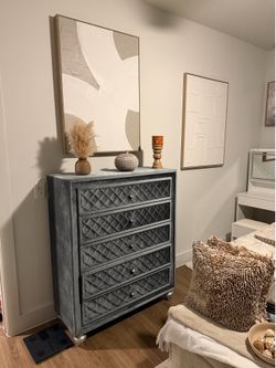 Luxury Gray Upholstered Queen Bedroom Set – 5 Pieces