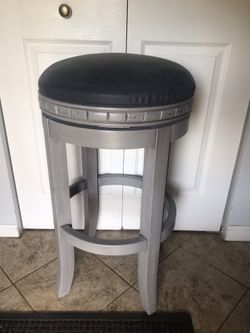 Swivel stool