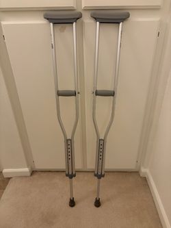 Crutches 5’2”-5’10”