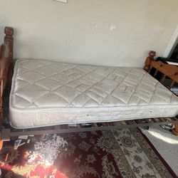 Twin Solid Wood Platform Bed