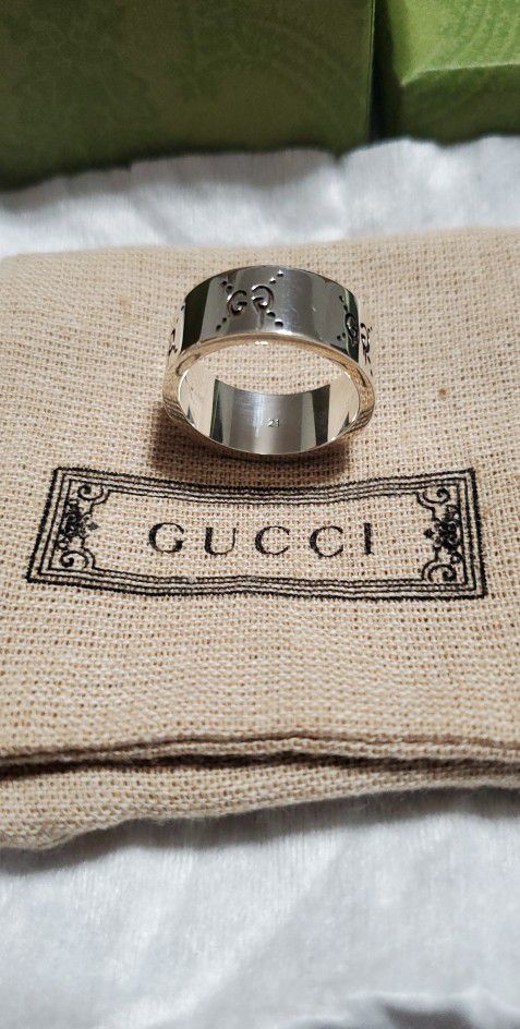 Gucci Ring And Louis Vuitton Mens Necklace for Sale in Leakey, TX - OfferUp