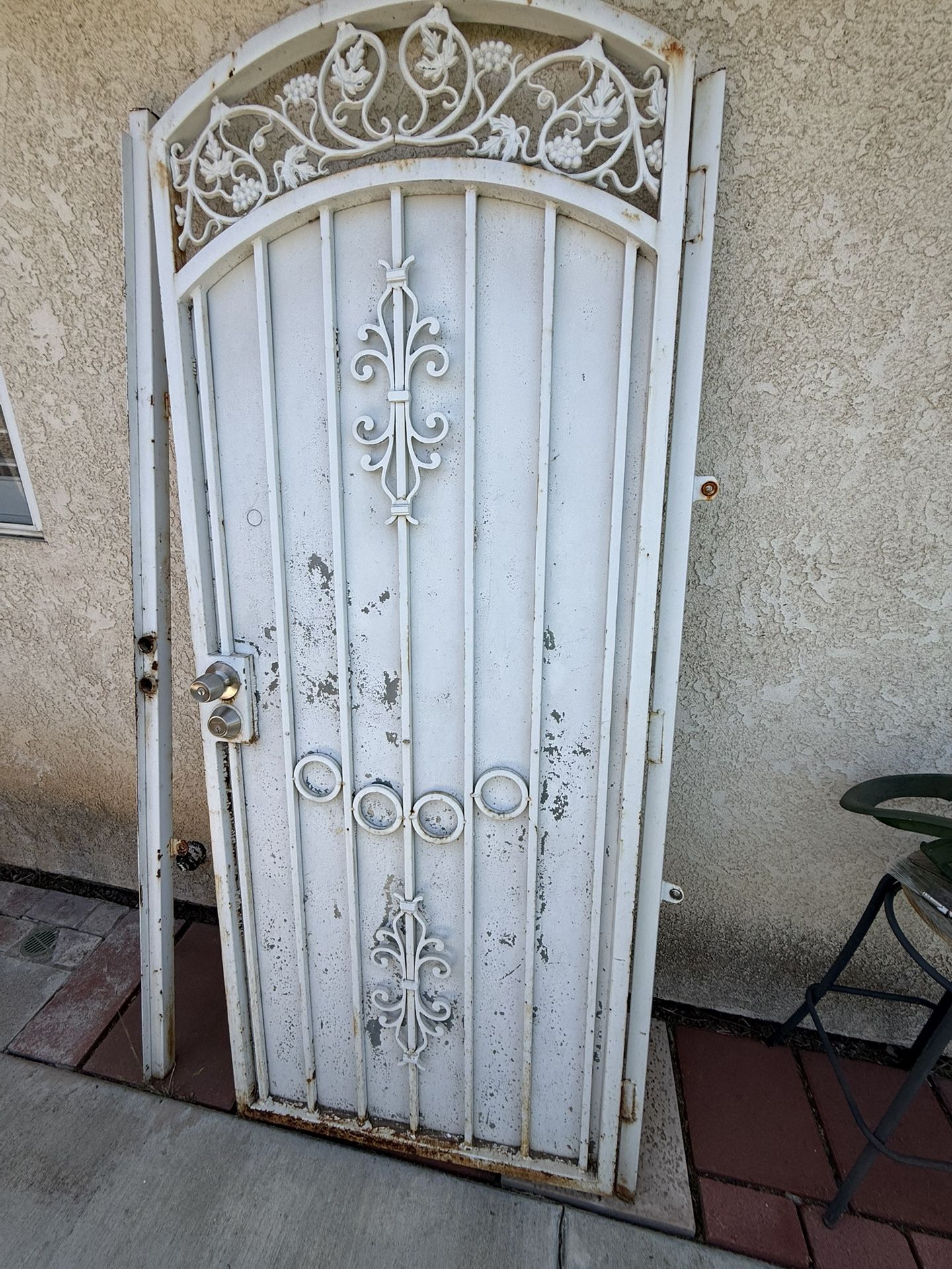 Metal Gate