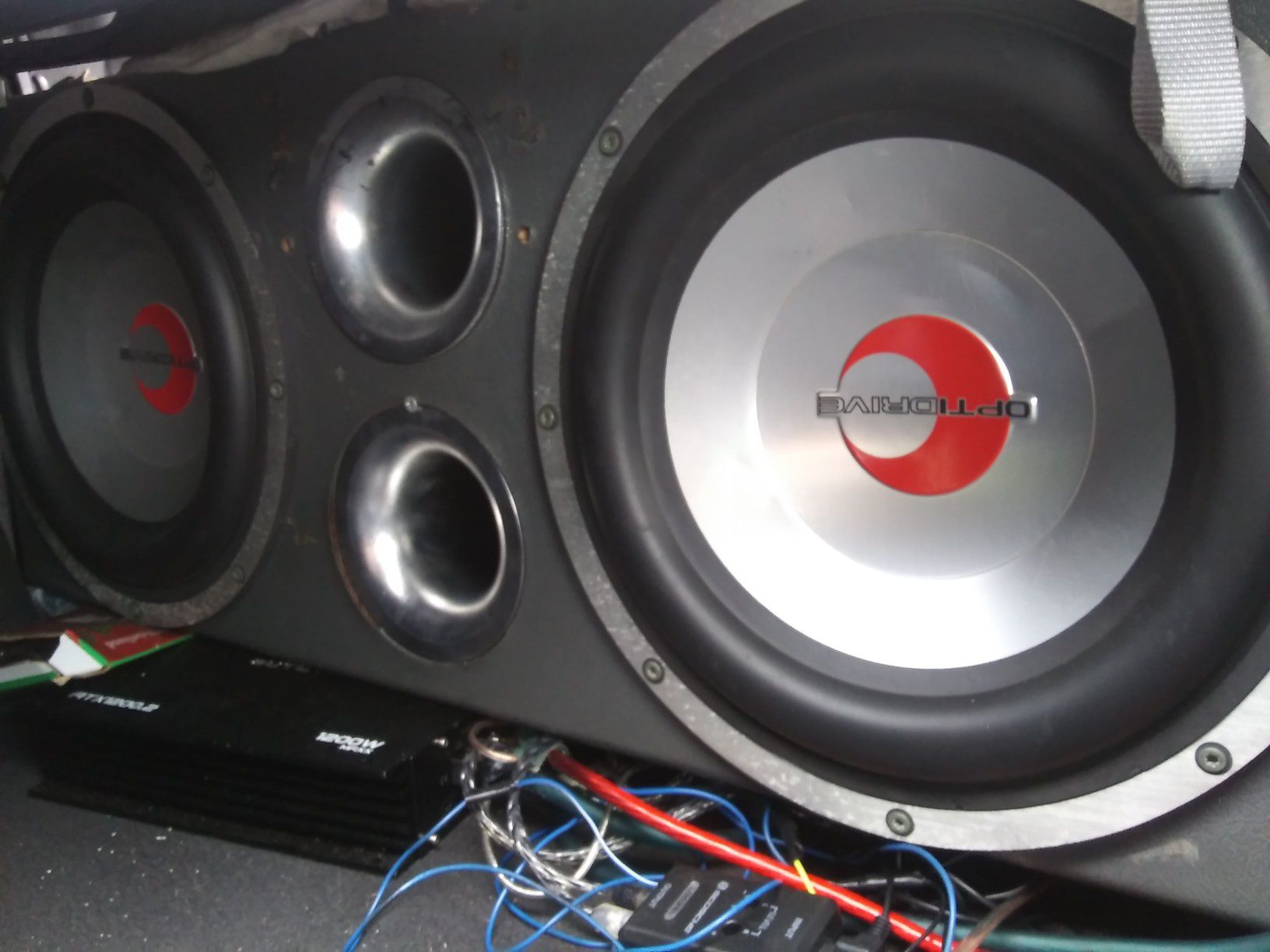 Big boy 12 inch speakers knock have a 1200 amp