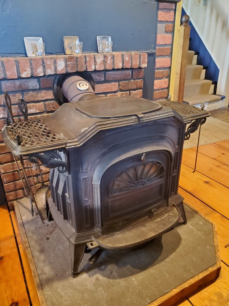 Vermont Casting Resolute wood stove for Sale in Enfield, CT - OfferUp
