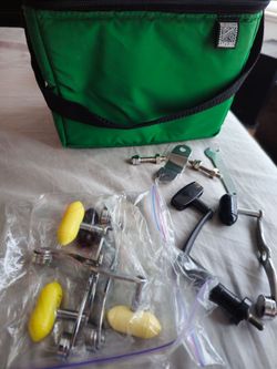6 Vintage Reel Handles with bag