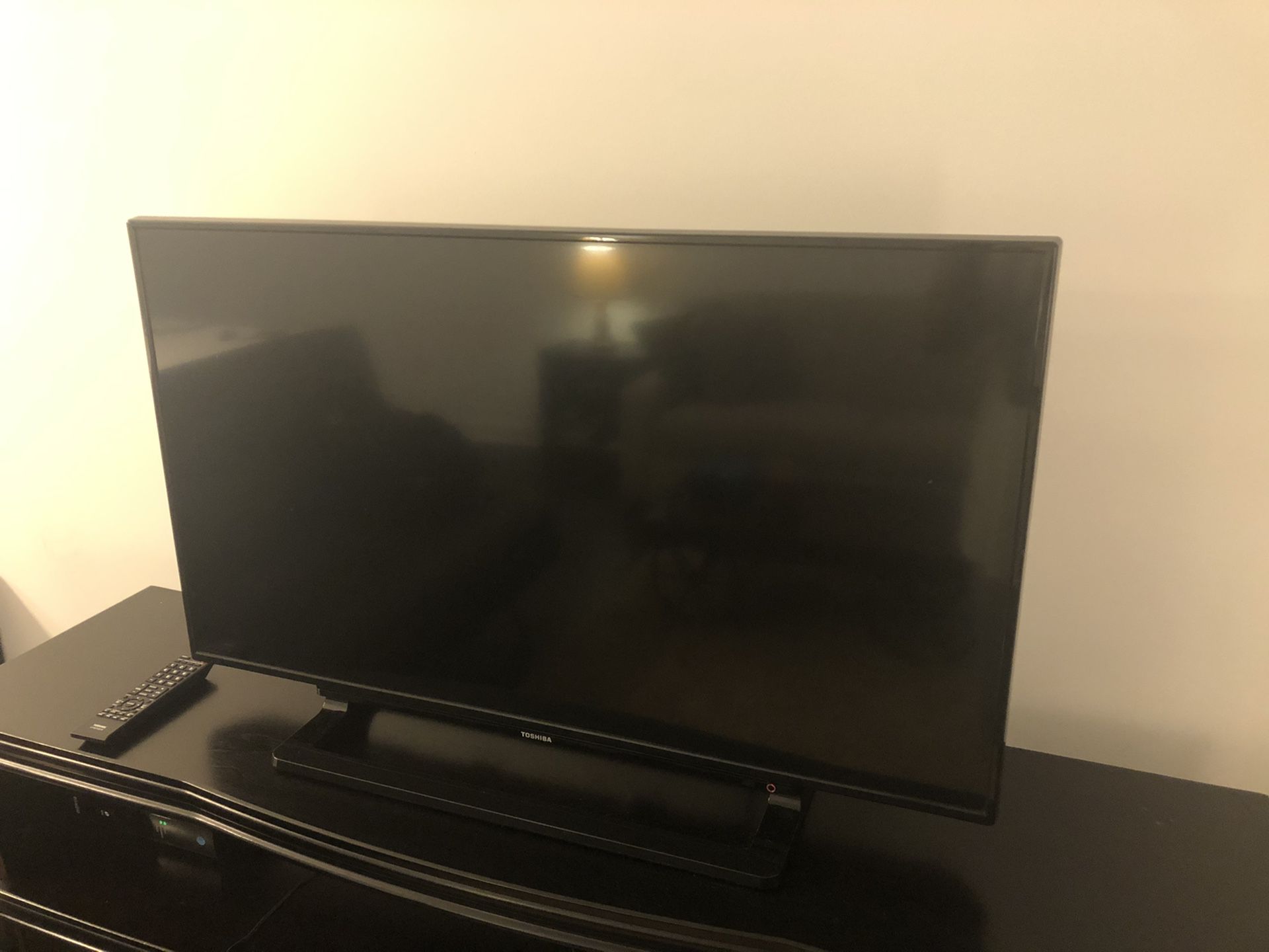 Toshiba LED TV 40 inch Excellent condition