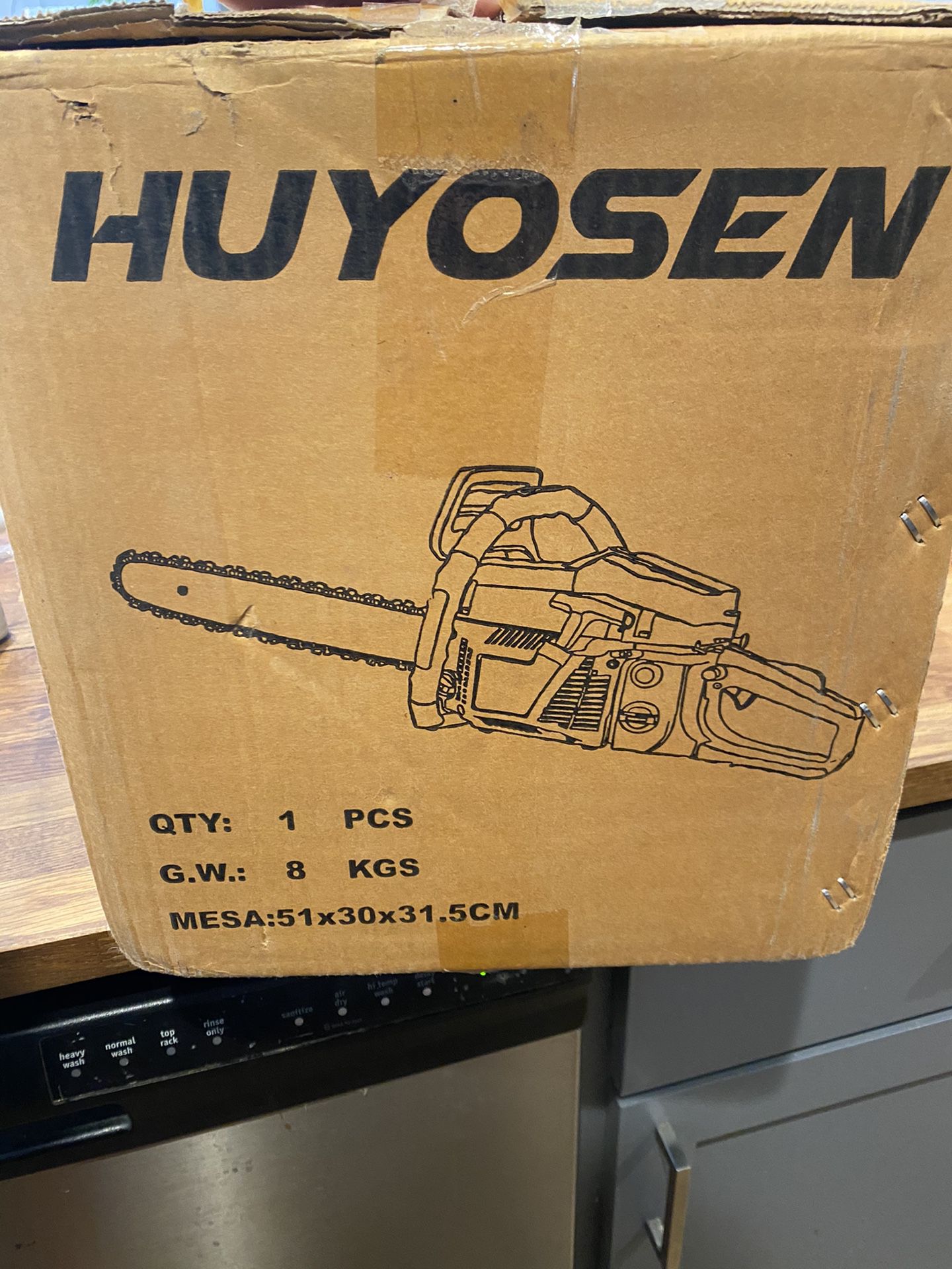 Huyosen has chainsaw - Reduced - needs assembly