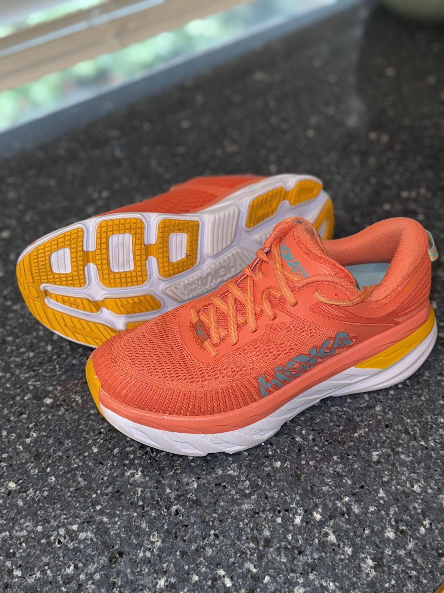 HOKA ONE ONE Bondi 7 – Women’s Size 7.5