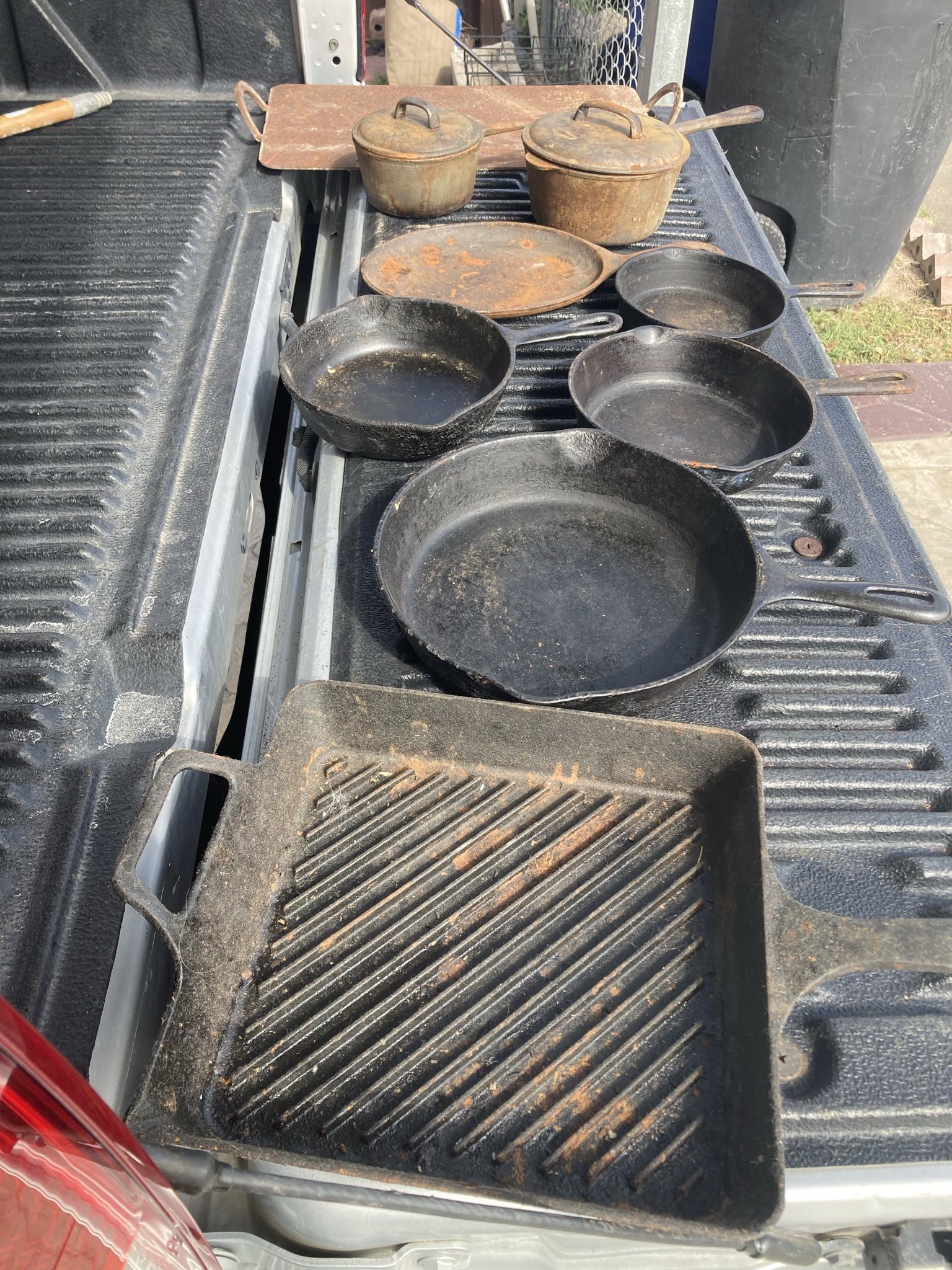 What are these old cast iron pans?, image size:1536x2048
