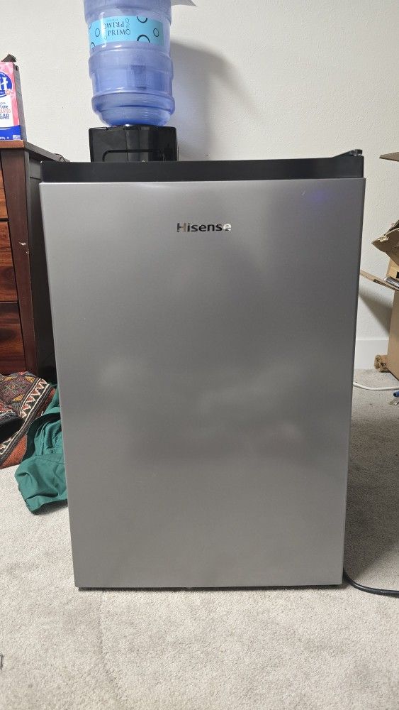 Hisense 3.3 Mini-fridge Silver