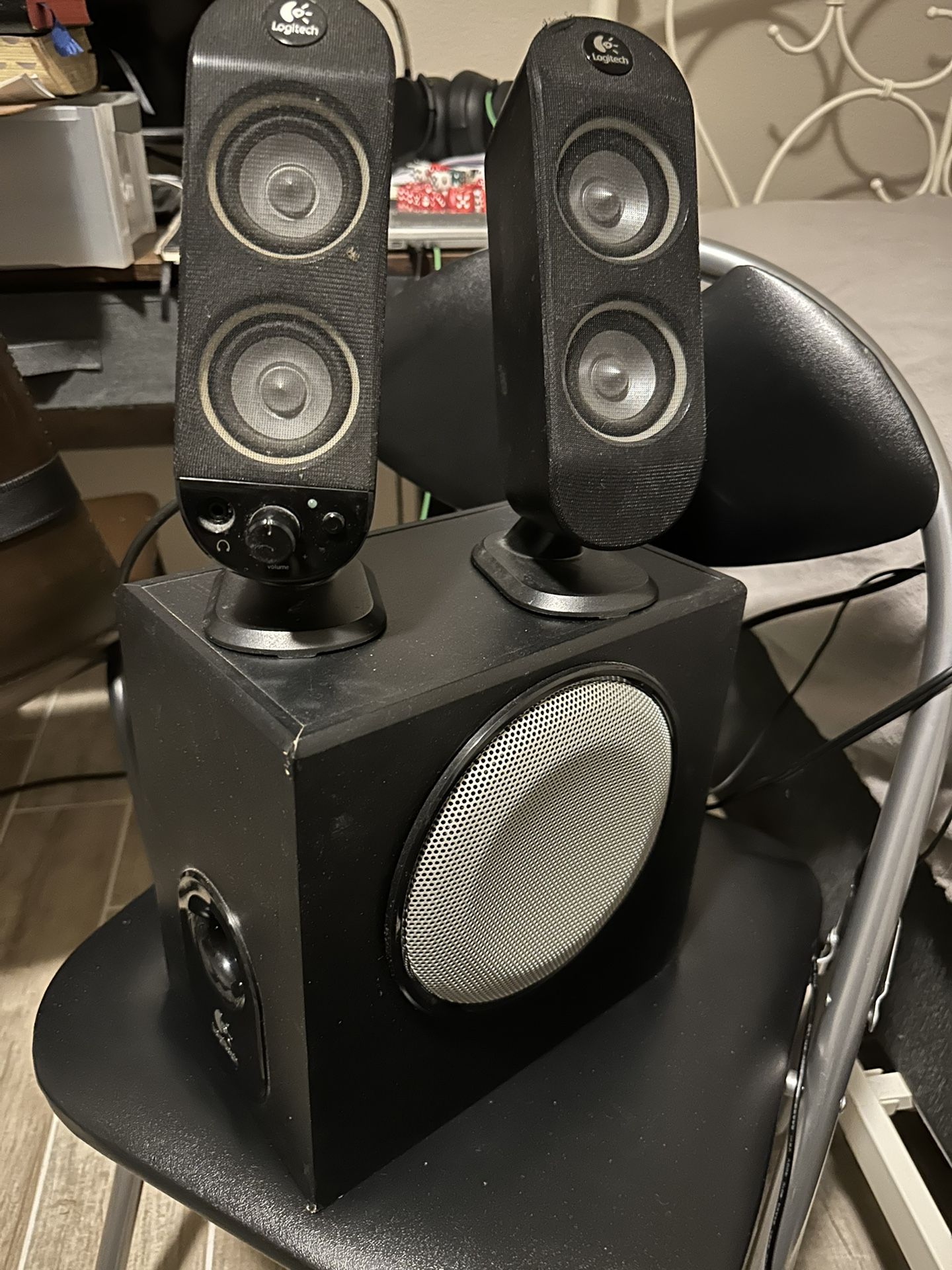 Logitech 2.1 Speaker System with Subwoofer – Z4 Series