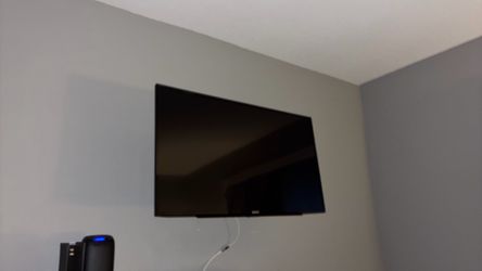 32 inch Sony tv. Works great. Comes with wires but no remote .. wall mount for sale also