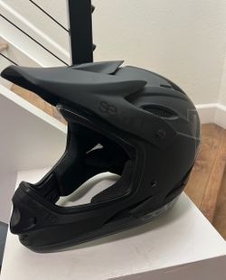 7iDP Full Face helmet size M - worn once