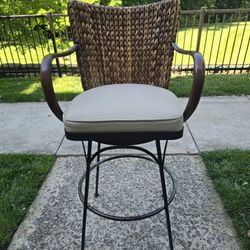 Classic Woven Swivel Bar Stool