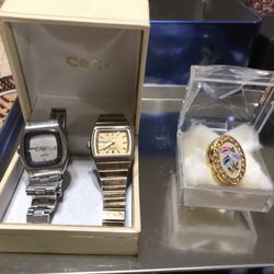 Atomatic antique two whaches and one ring whach from 1970 these are ladies