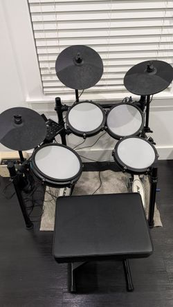 Alesis Nitro Max Electronic Drum Kit Bundle — Bass Amp & Throne Included