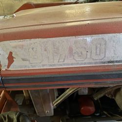 Kubota B1750 Tractor With Bucket And Box Scraper