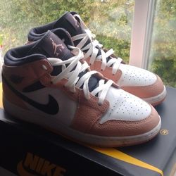 Jordan 1 Mid "Salmon Pink/Black"