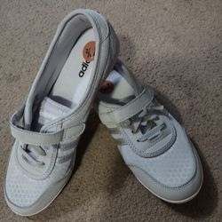 Women's Adidas 7.5
