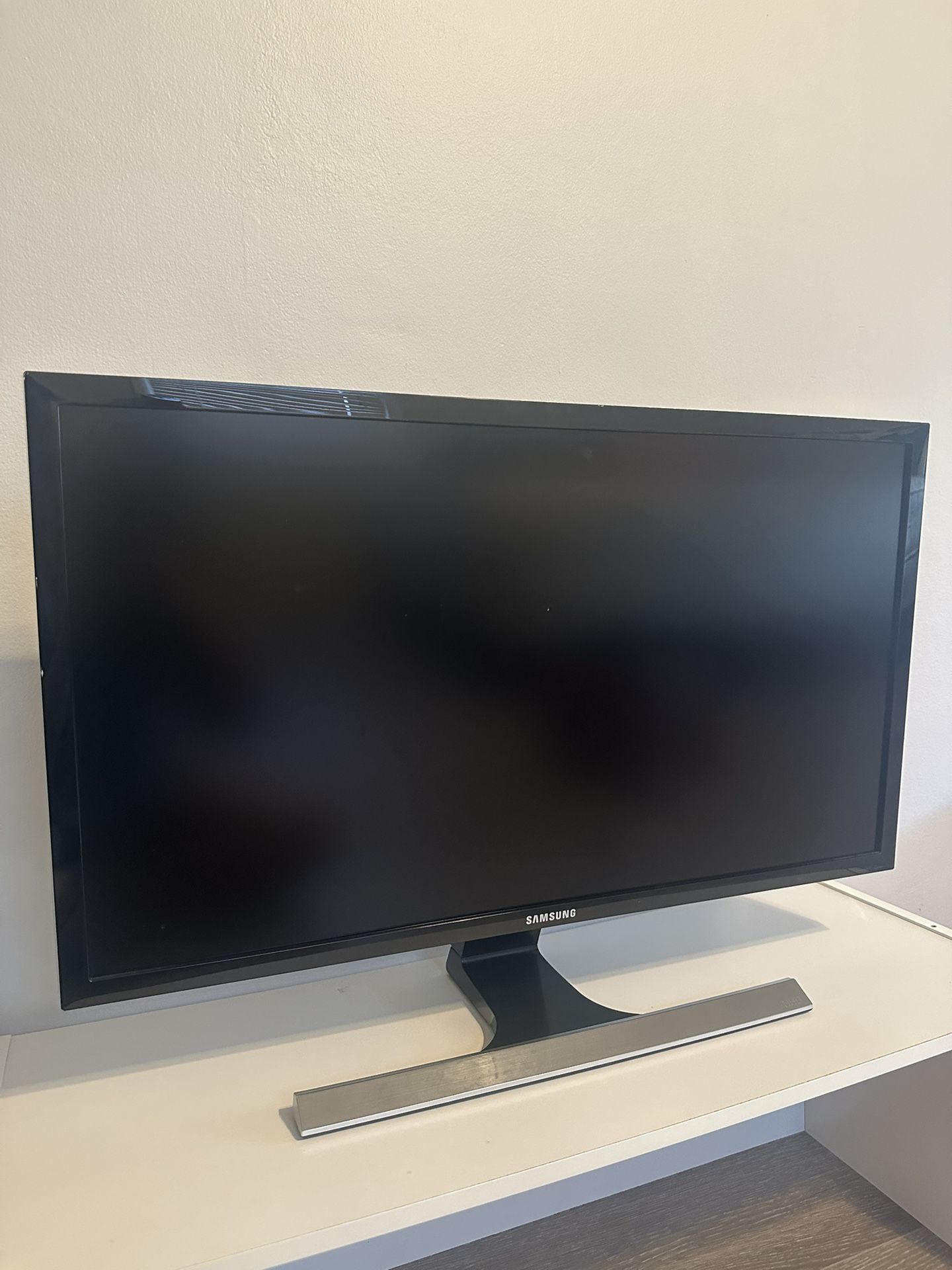 28″ Samsung U28E590D / LU28E590DS