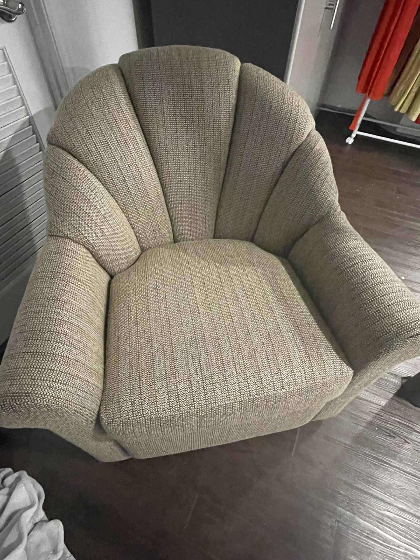 Moving Round Chair 