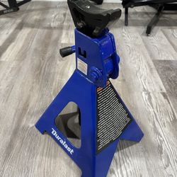 Two 6 ton Duralast jack stands