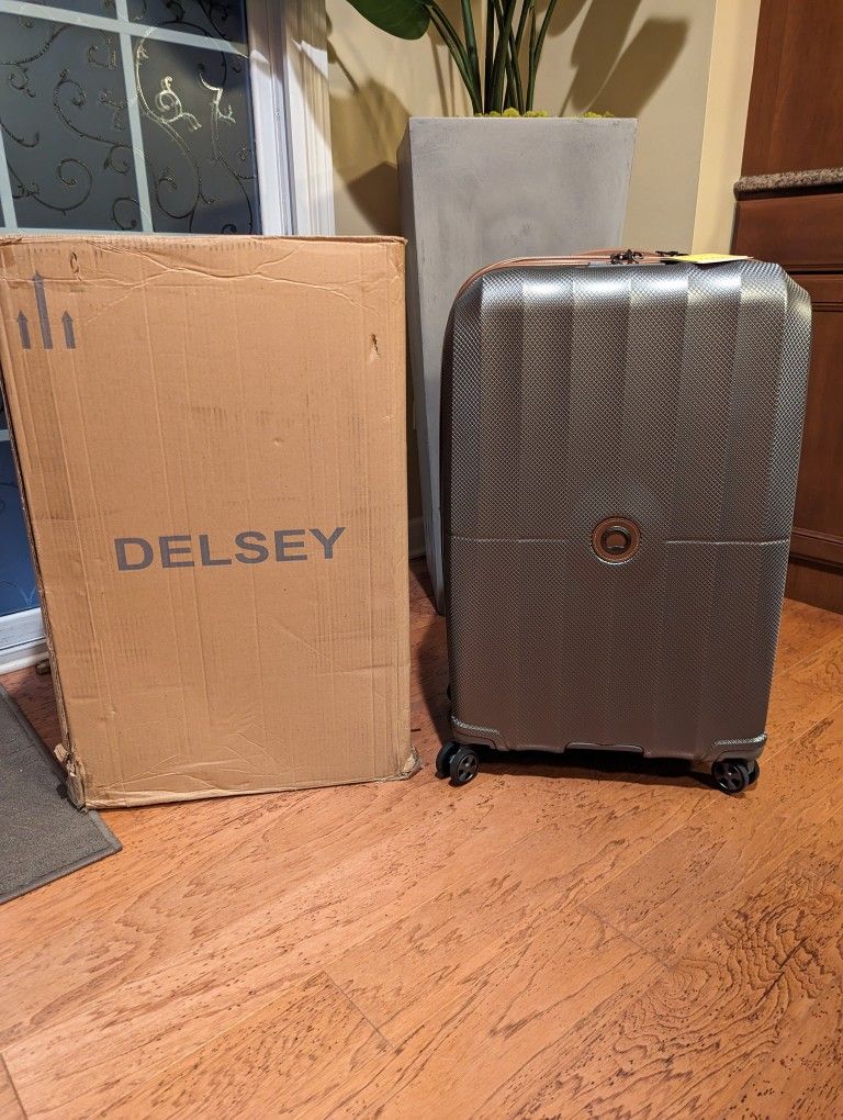 Dlesey Paris Saint Tropez Luggage Brand New With Tags In Box
