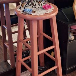 Bar Stool/ Elevated Small Round Table