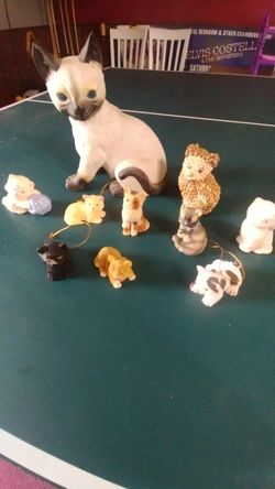 Cat figurines