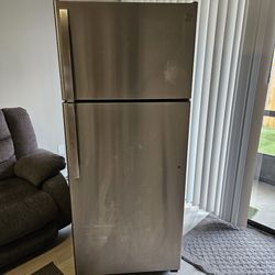 GE 17.5 Cu Ft Stainless Steel Refrigerator 