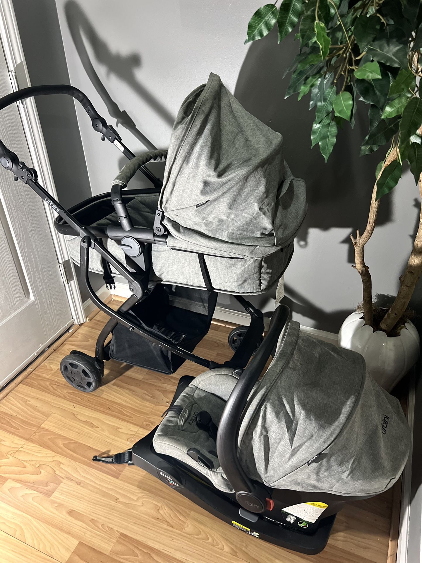 Urbini Car Seat and Travel System 