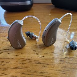 Like New Rechargeable Hearing Aids _ Pair _ WIDEX Moment 110 _ in Box with Charger