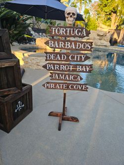 Pirate prop directional sign