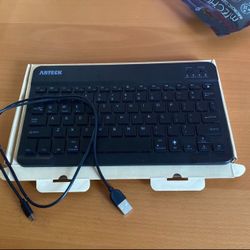 Urteck Universal Bluetooth Keyboard 