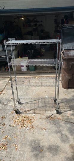 Wire rack with wheels