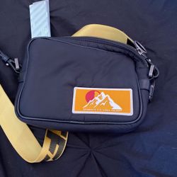 Off white messenger Bag
