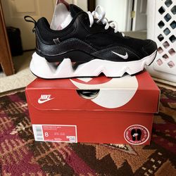 Womens NIKE RYZ 365 II size 8