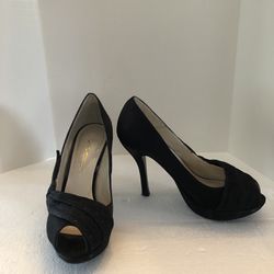 Black satin women pump shoes decorated with lame fabric size 61/2B heels 4" Brand Caparos