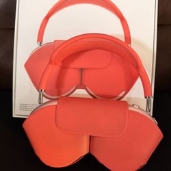 AirPods Max W/Smart Case $275