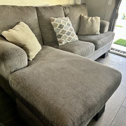 Gray Cloth 3 Seat Couch W/reversible Chase